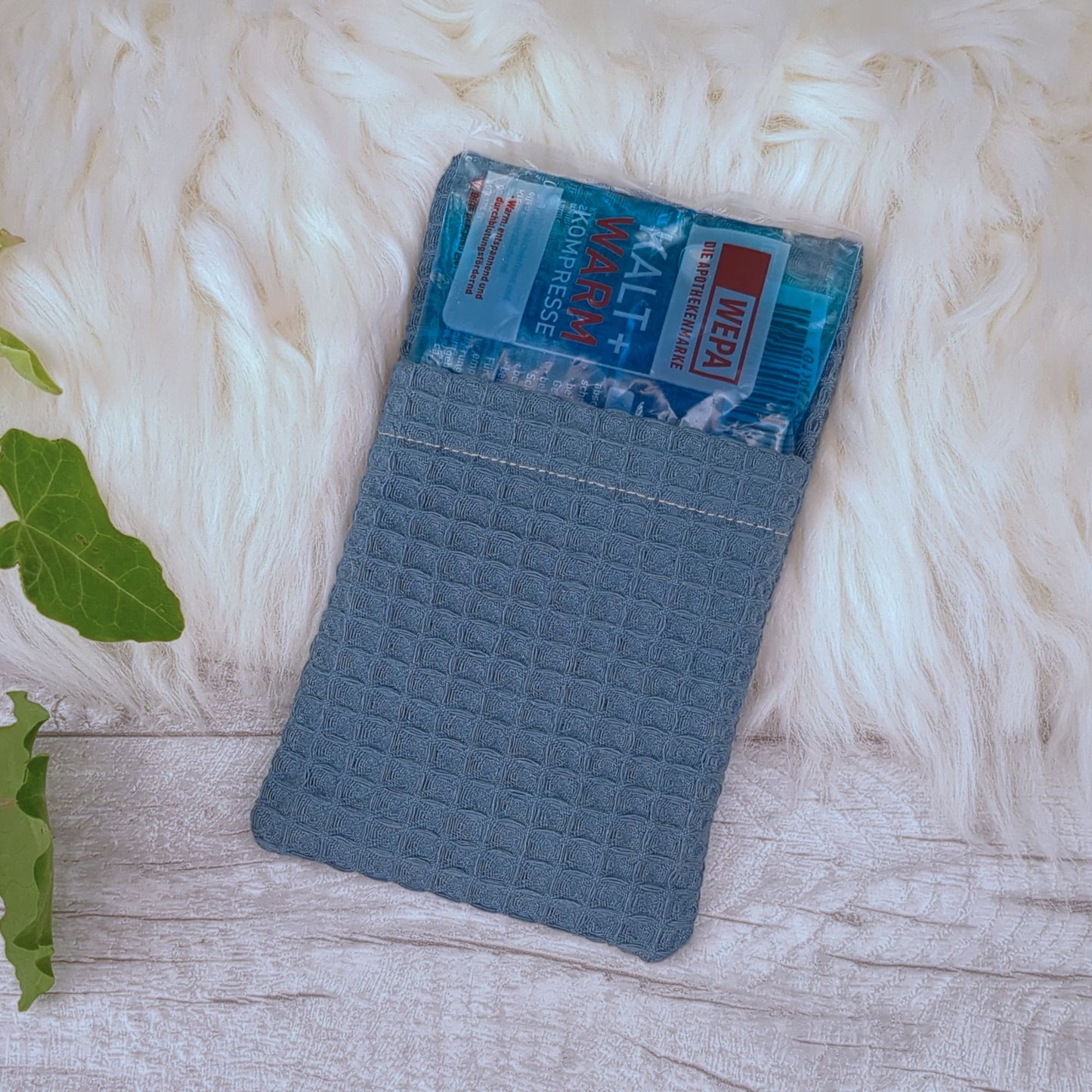 Stoffhülle aus Baumwolle für Kühlakku in blau mit Hotelverschluss