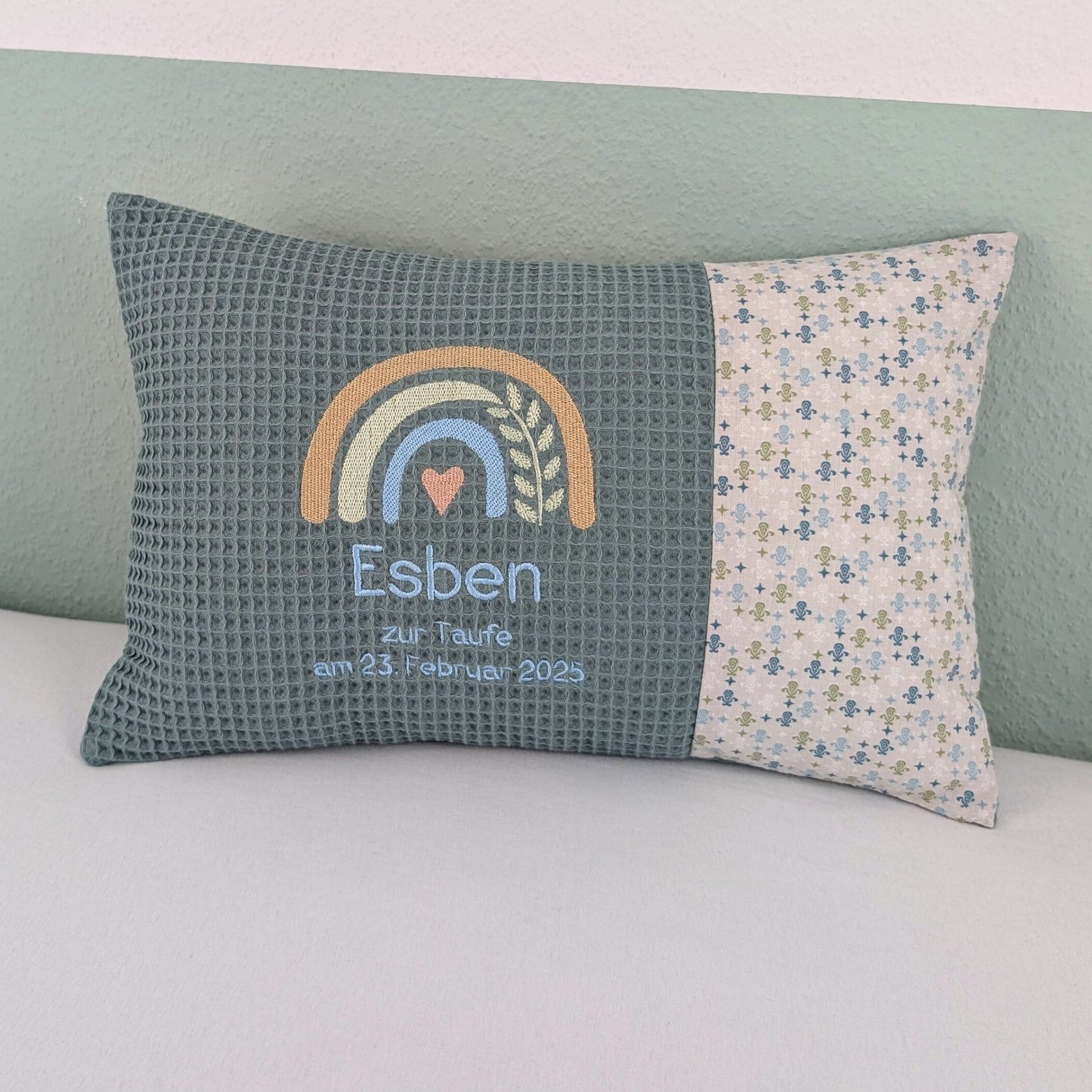 Taufkissen -Regenbogen- 25 cm x 40 cm und Dekostoff